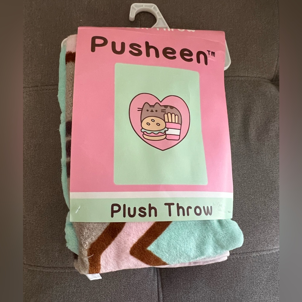Pusheen burgers and fries throw blanket
